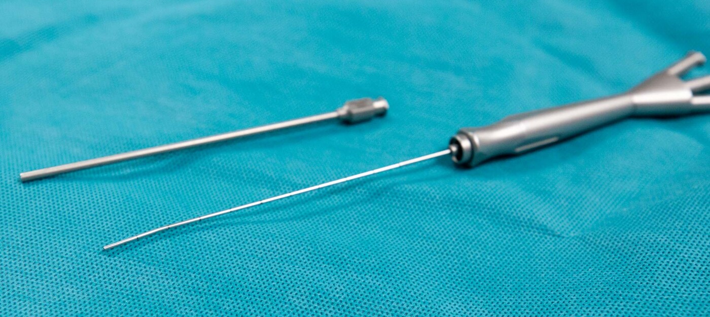A tiny endoscope tool, used for salivary endoscopy, and its protective casing. A tiny endoscope tool, used for salivary endoscopy, and its protective casing